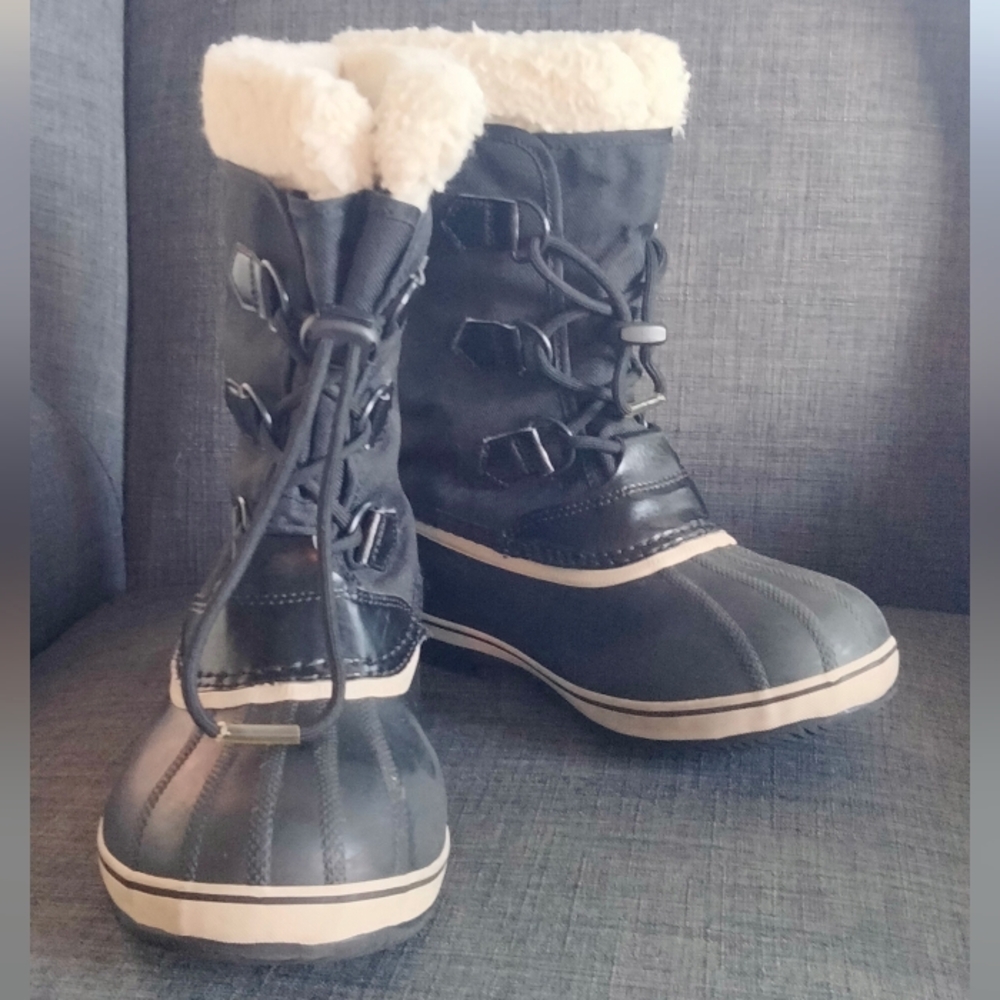 Sorel Size 6 Black and Cream Winter Waterproof Boots